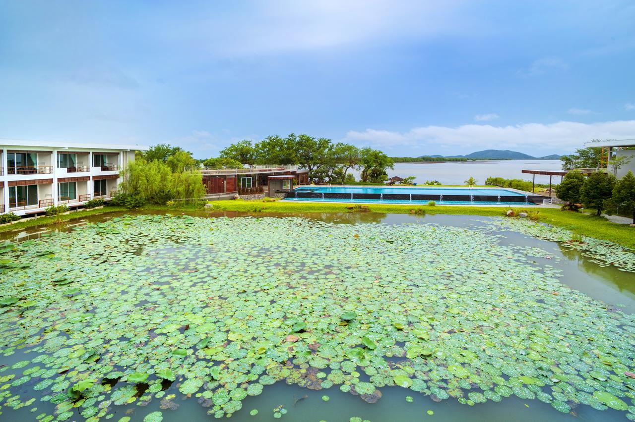 Hotel Baan Rim Ao Chanthaburi Esterno foto