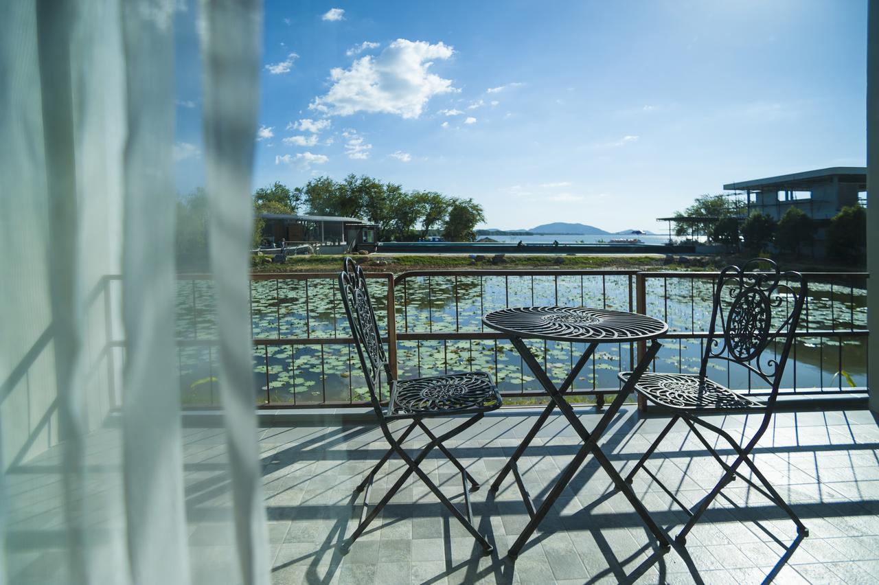 Hotel Baan Rim Ao Chanthaburi Esterno foto