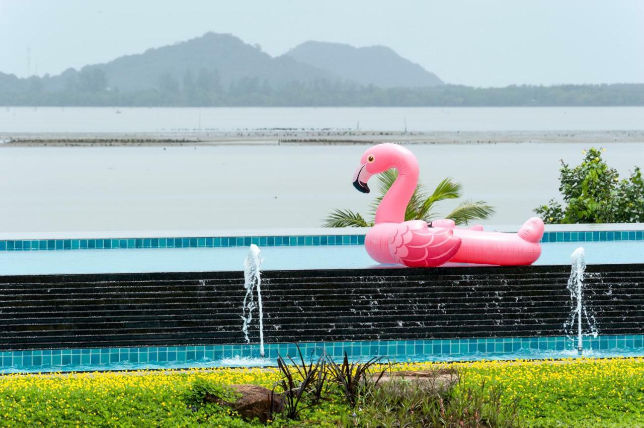 Hotel Baan Rim Ao Chanthaburi Esterno foto