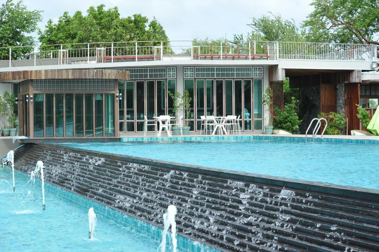 Hotel Baan Rim Ao Chanthaburi Esterno foto