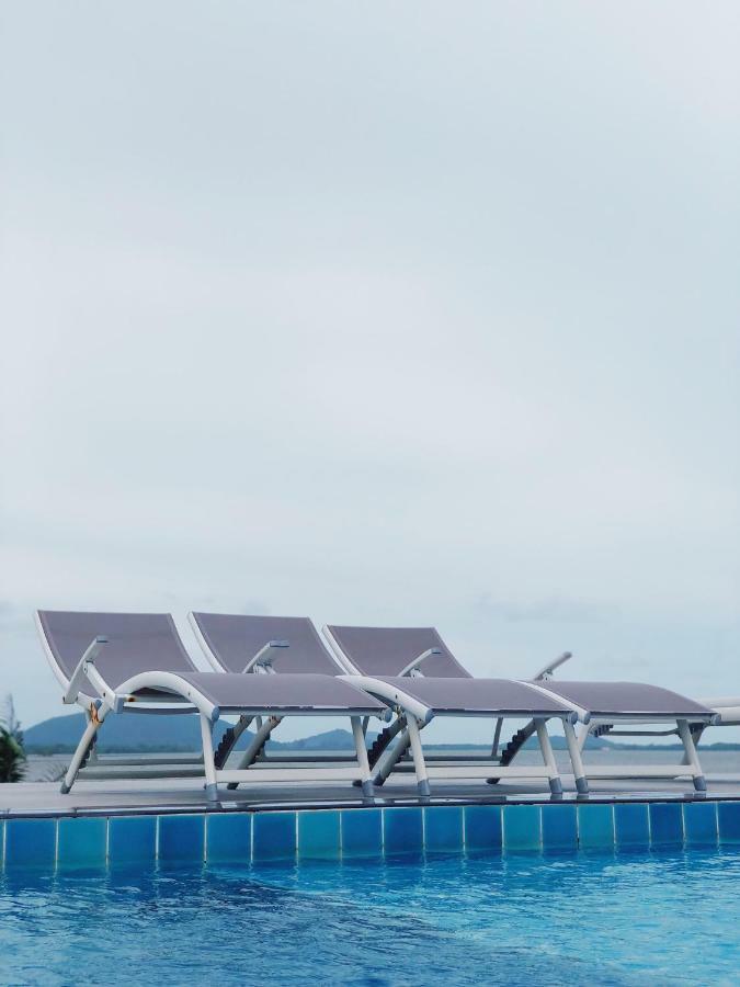 Hotel Baan Rim Ao Chanthaburi Esterno foto