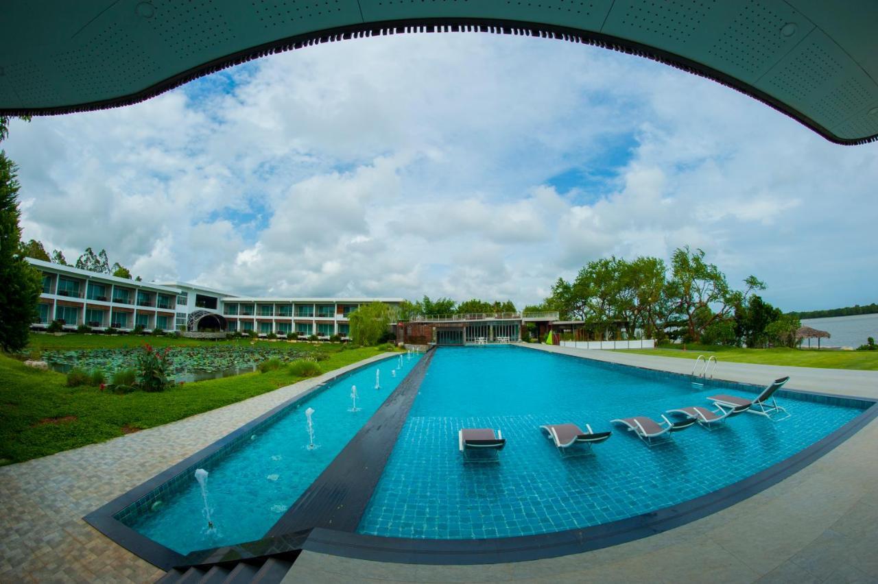 Hotel Baan Rim Ao Chanthaburi Esterno foto