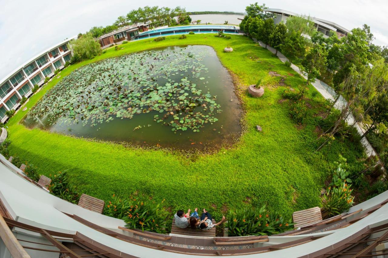 Hotel Baan Rim Ao Chanthaburi Esterno foto